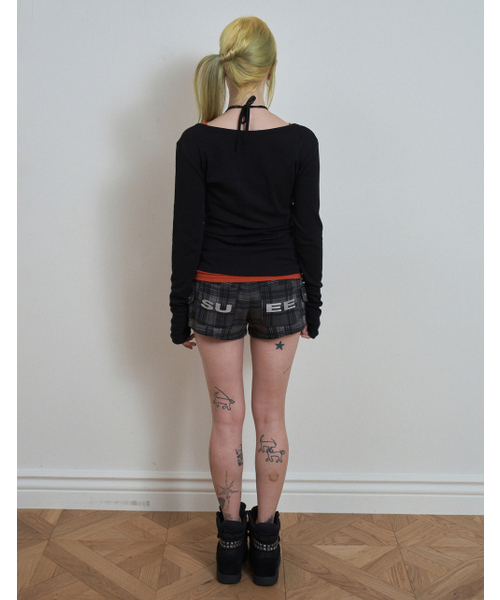 SETUP-EXE（セットアップイーエックスイー）の「DEEP V-NECK BUTTON TOP / ブラック（Tシャツ/カットソー・レディース・その他・OS）」の4枚目の写真