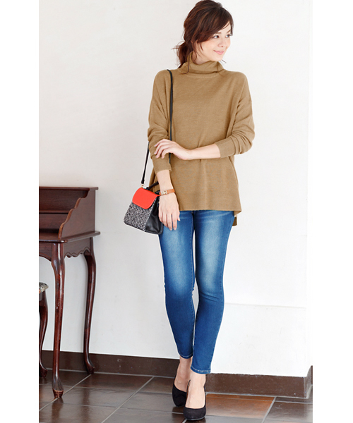 Pierrot（ピエロ）の「リッチカシミアタッチ オーバーサイズ タートルニット（ニット/セーター・レディース・ボルドー/杢グレー/グレイッシュベージュ/キャメル/ネイビー・L/M）」の19枚目の写真