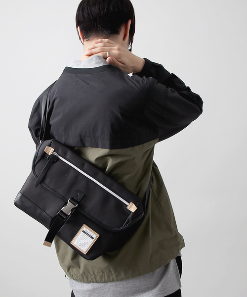 WEGO(ウィゴー)の「WEGO/メタルバックルフラップショルダーバッグ(ショルダーバッグ・メンズ・グレー/ネイビー/ブラック・FREE)」の2枚目の写真