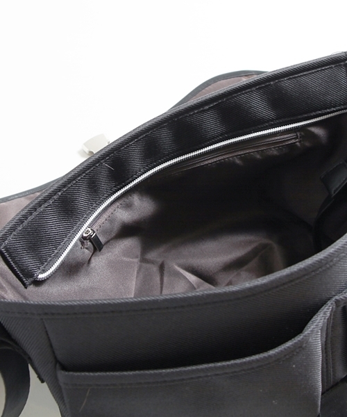 WEGO(ウィゴー)の「WEGO/メタルバックルフラップショルダーバッグ(ショルダーバッグ・メンズ・グレー/ネイビー/ブラック・FREE)」の13枚目の写真