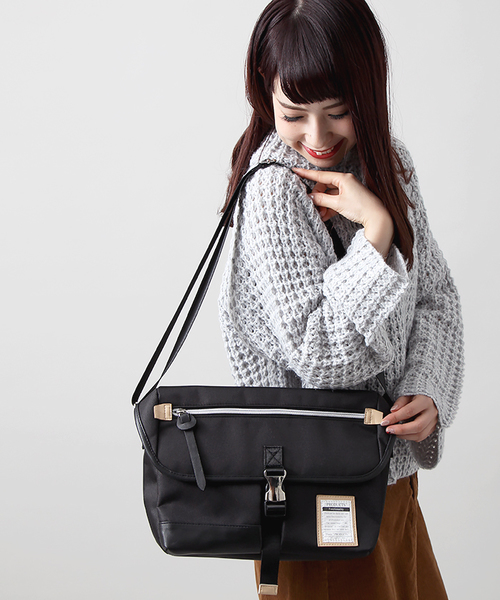 WEGO(ウィゴー)の「WEGO/メタルバックルフラップショルダーバッグ(ショルダーバッグ・メンズ・グレー/ネイビー/ブラック・FREE)」の15枚目の写真