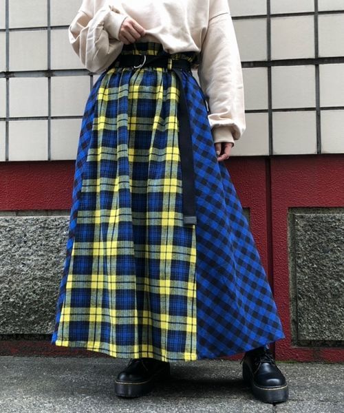 tiptop(ティップトップ)の「ベルト付チェック柄パネル切替ロング丈ギャザースカート(スカート・レディース・ブラック/ブルー/レッド・FREE)」の3枚目の写真