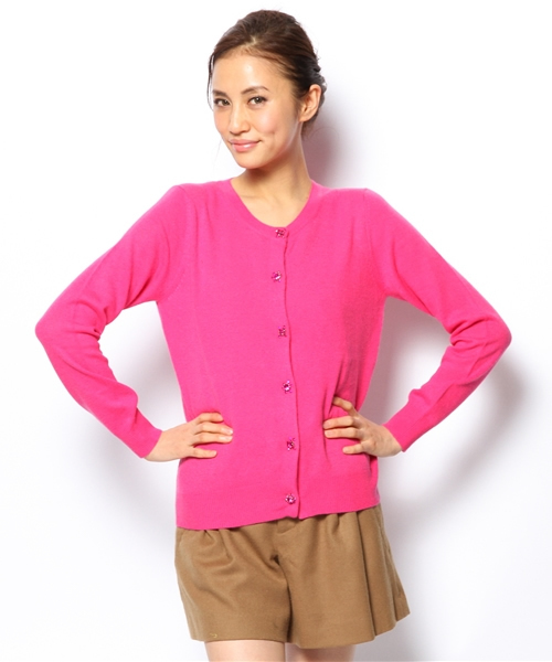 Tiara（ティアラ）の「ビジュー釦カーディガン【Lips 1月号】【VERY12月号】【MORE12月号】【and girl11月号】【MORE11月号】【oggi11月号】（カーディガン/ボレロ・レディース・アイボリー/ブラック/イエロー/ピンク・9）」の4枚目の写真