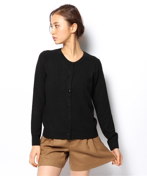 Tiara（ティアラ）の「ビジュー釦カーディガン【Lips 1月号】【VERY12月号】【MORE12月号】【and girl11月号】【MORE11月号】【oggi11月号】（カーディガン/ボレロ・レディース・アイボリー/ブラック/イエロー/ピンク・9）」の3枚目の写真