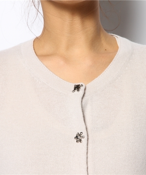 Tiara（ティアラ）の「ビジュー釦カーディガン【Lips 1月号】【VERY12月号】【MORE12月号】【and girl11月号】【MORE11月号】【oggi11月号】（カーディガン/ボレロ・レディース・アイボリー/ブラック/イエロー/ピンク・9）」の9枚目の写真