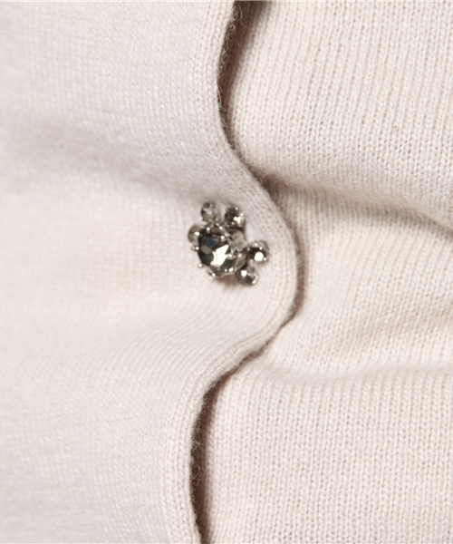 Tiara（ティアラ）の「ビジュー釦カーディガン【Lips 1月号】【VERY12月号】【MORE12月号】【and girl11月号】【MORE11月号】【oggi11月号】（カーディガン/ボレロ・レディース・アイボリー/ブラック/イエロー/ピンク・9）」の10枚目の写真