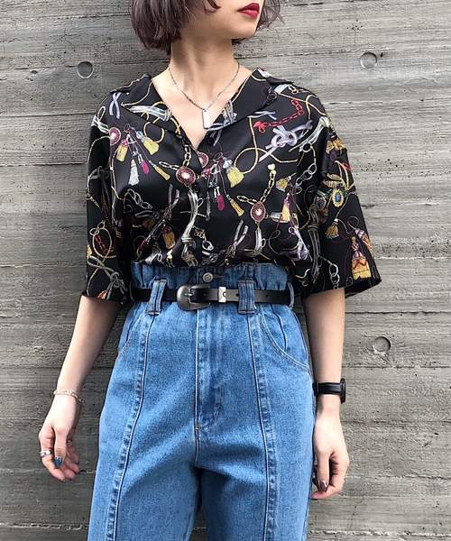 PAGEBOY（ページボーイ）の「チェーンカイキンシャツ（シャツ/ブラウス・レディース・ホワイト/ブラック/ベージュ・FREE）」の2枚目の写真