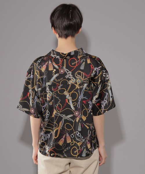 PAGEBOY（ページボーイ）の「チェーンカイキンシャツ（シャツ/ブラウス・レディース・ホワイト/ブラック/ベージュ・FREE）」の4枚目の写真