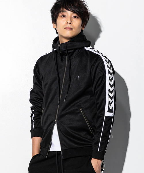 hummel（ヒュンメル）の「hummel(ヒュンメル)サイドライントラックフーディー（ブルゾン・メンズ・ブラック/レッド・SMALL/MEDIUM/LARGE）」の2枚目の写真