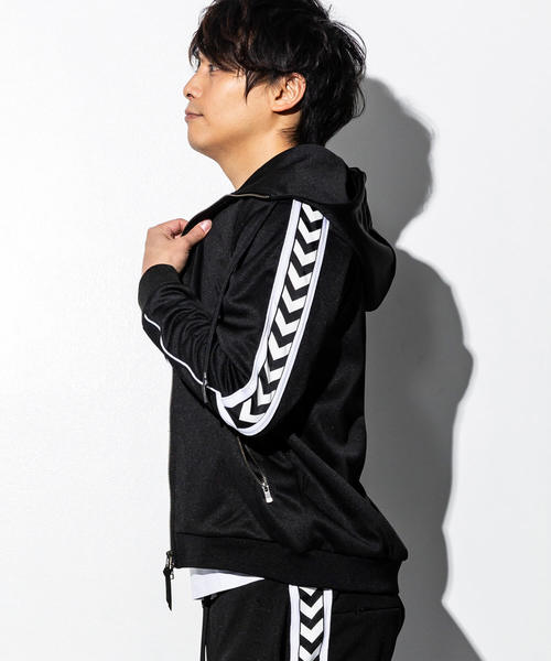 hummel（ヒュンメル）の「hummel(ヒュンメル)サイドライントラックフーディー（ブルゾン・メンズ・ブラック/レッド・SMALL/MEDIUM/LARGE）」の3枚目の写真