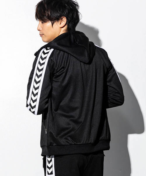 hummel（ヒュンメル）の「hummel(ヒュンメル)サイドライントラックフーディー（ブルゾン・メンズ・ブラック/レッド・SMALL/MEDIUM/LARGE）」の4枚目の写真