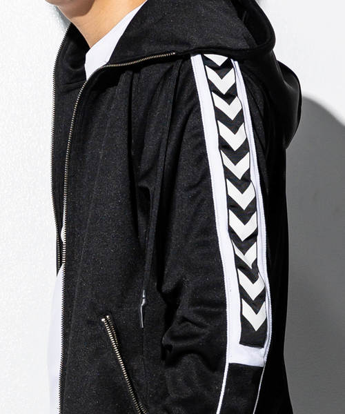 hummel（ヒュンメル）の「hummel(ヒュンメル)サイドライントラックフーディー（ブルゾン・メンズ・ブラック/レッド・SMALL/MEDIUM/LARGE）」の6枚目の写真