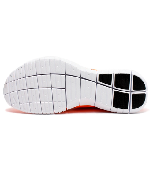 BEAMS（ビームス）の「NIKE / フリー フライニット チャッカ（スニーカー・メンズ・ブラック/オレンジ・26.0cm/27.5cm/27.0cm/26.5cm/28.0cm/28.5cm）」の4枚目の写真