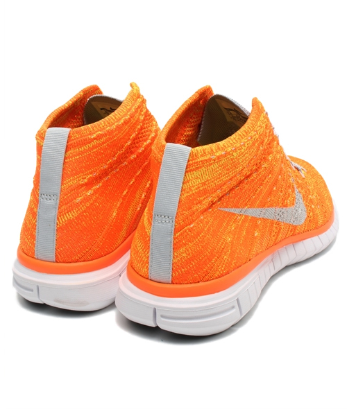 BEAMS（ビームス）の「NIKE / フリー フライニット チャッカ（スニーカー・メンズ・ブラック/オレンジ・26.0cm/27.5cm/27.0cm/26.5cm/28.0cm/28.5cm）」の5枚目の写真