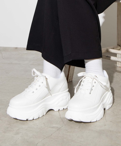 WEGO（ウィゴー）の「WEGO/ボリュームソールスニーカー（スニーカー・レディース・ブラック/ホワイト/その他1・LARGE/MEDIUM）」の2枚目の写真