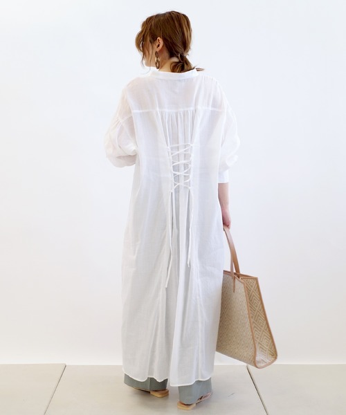 DouDou(ドゥドゥ)の「バックスピンドルシャツワンピース(ワンピース・レディース・オフホワイト/ブルーグリーン・FREE)」の6枚目の写真