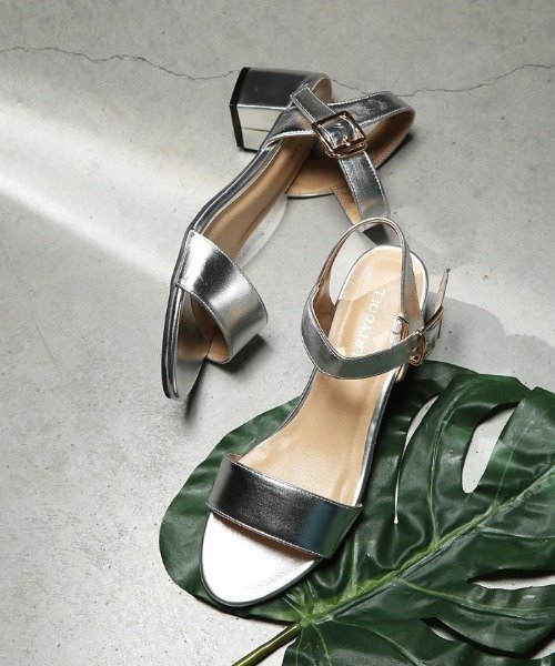 LibertyDoll(リバティードール)の「Liberty Doll / チャンキーヒールセパレートストラップサンダル(5597)(サンダル・レディース・マスタード/オレンジ/ブラック/ベージュ/グレー/シルバー/ロイヤルブルー/ネイビー/レッド/グレイッシュベージュ/ブラック系その他/ホワイト・L/M/LL/S/3L/SS)」の12枚目の写真