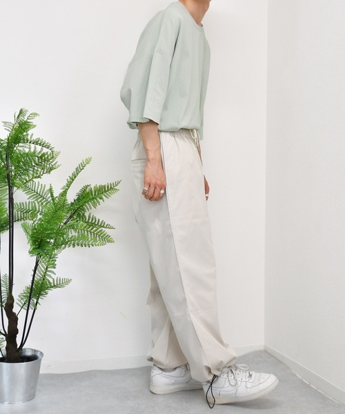 kutir(クティール)の「裾ドローコードワイドスラックス(その他パンツ・メンズ・ライトブルー/ブラック/オフホワイト・SMALL/MEDIUM/LARGE)」の4枚目の写真