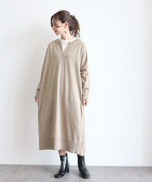 キーネックドロップショルダーニットワンピース