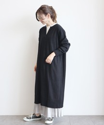キーネックドロップショルダーニットワンピース