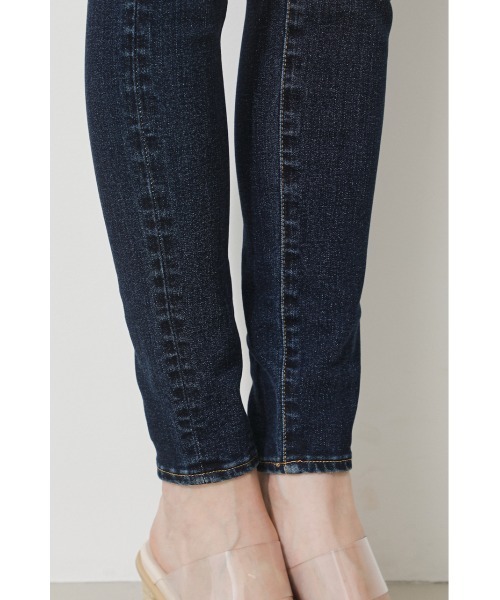 AZUL by moussy（アズールバイマウジー）の「A PERFECT DENIM AIR/アパーフェクトデニムエアー（デニムパンツ・レディース・ブラック/ブルー/ダークブルー・SMALL/MEDIUM/LARGE/X-LARGE/X-SMALL/XX-SMALL）」の4枚目の写真