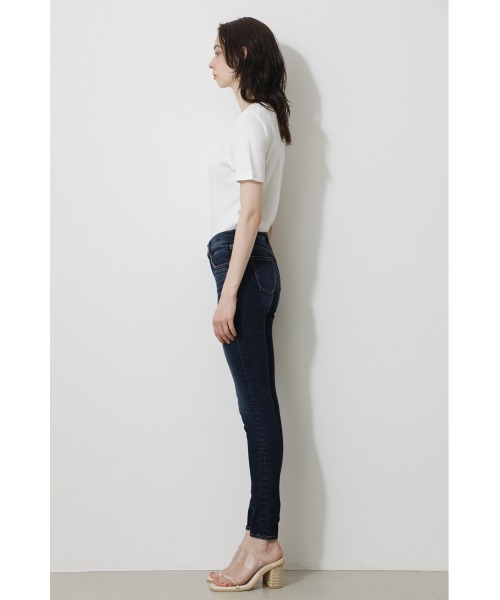 AZUL by moussy（アズールバイマウジー）の「A PERFECT DENIM AIR/アパーフェクトデニムエアー（デニムパンツ・レディース・ブラック/ブルー/ダークブルー・SMALL/MEDIUM/LARGE/X-LARGE/X-SMALL/XX-SMALL）」の10枚目の写真