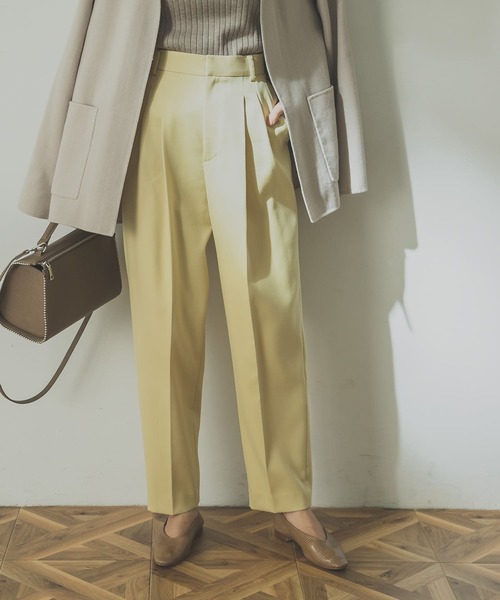 URBAN RESEARCH(アーバンリサーチ)の「カラータックパンツ URBAN RESEARCH(アーバンリサーチ)の「カラータックパンツ