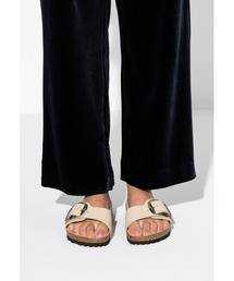 BIRKENSTOCK（ビルケンシュトック）の「ビルケンシュトック Madrid/マドリッド ビッグバックル アーモンド(ナロー)（サンダル）」