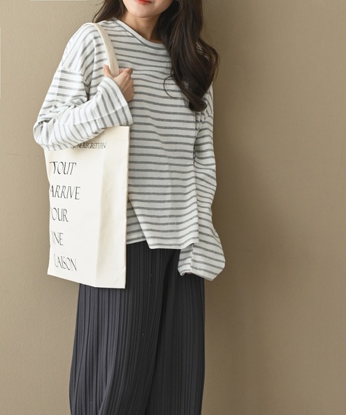 me+em select(ミームセレクト)の「ソフトカラーボーダーTシャツ(Tシャツ/カットソー・レディース・ベージュ/ネイビー/ブラウン/グレー/ピンク/イエロー・FREE)」の2枚目の写真