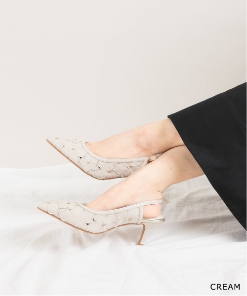 RANDA（ランダ）の「フラワーカットバックストラップパンプス（パンプス・レディース・ブラック/グリーン/クリーム・LL/S/M/L）」の3枚目の写真