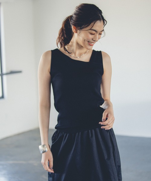 GLOBAL WORK（グローバルワーク）の「Beauteeアシメリブタンク/935347（タンクトップ・レディース・ブラウン/ホワイト/ブラック/アイボリー・MEDIUM/LARGE）」の3枚目の写真