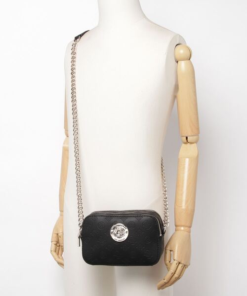Guess（ゲス）の「DAYANE Crossbody Camera（ショルダーバッグ）」 WEAR