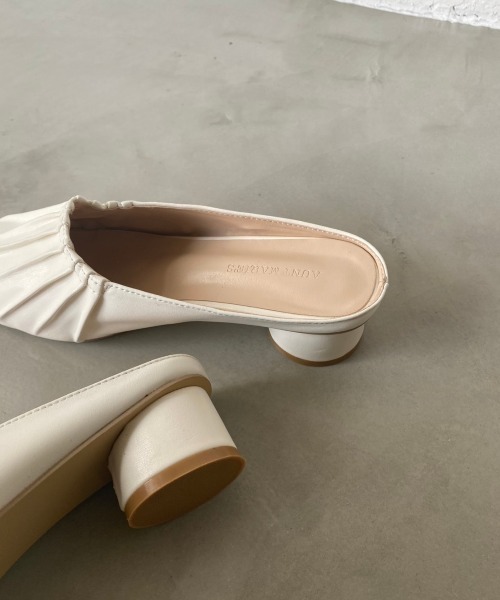 Aunt Marie's（アントマリーズ）の「フェイクレザーギャザーミュール / AUNT MARIE'S（サンダル・レディース・アイボリー/ブラック・LARGE/MEDIUM/SMALL）」の9枚目の写真