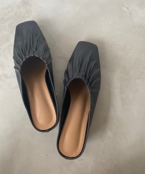 Aunt Marie's（アントマリーズ）の「フェイクレザーギャザーミュール / AUNT MARIE'S（サンダル・レディース・アイボリー/ブラック・LARGE/MEDIUM/SMALL）」の8枚目の写真