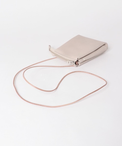 KBF+(ケービーエフプラス)の「KBF+ Dono lether pochette∴(ショルダーバッグ・レディース・グレー・ONE)」の6枚目の写真