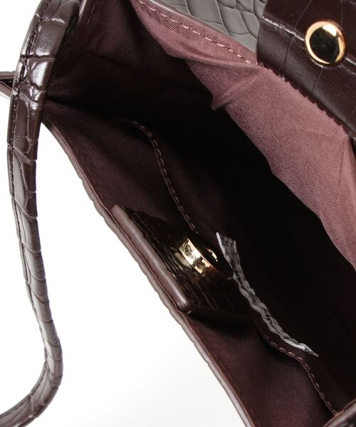 natural couture（ナチュラルクチュール）の「【WEB限定カラー有り】2WAYスクエアショルダー（ショルダーバッグ・レディース・ブラック/ベージュ/ブラウン/オフホワイト/アイボリー・FREE）」の6枚目の写真