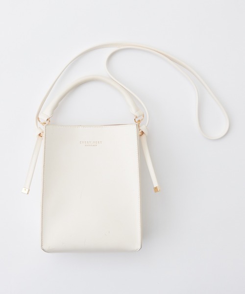 natural couture（ナチュラルクチュール）の「【WEB限定カラー有り】2WAYスクエアショルダー（ショルダーバッグ・レディース・ブラック/ベージュ/ブラウン/オフホワイト/アイボリー・FREE）」の2枚目の写真