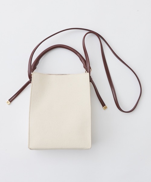 natural couture（ナチュラルクチュール）の「【WEB限定カラー有り】2WAYスクエアショルダー（ショルダーバッグ・レディース・ブラック/ベージュ/ブラウン/オフホワイト/アイボリー・FREE）」の12枚目の写真