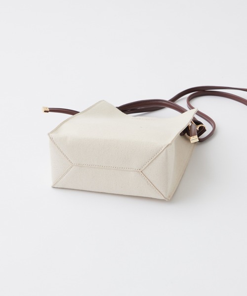 natural couture（ナチュラルクチュール）の「【WEB限定カラー有り】2WAYスクエアショルダー（ショルダーバッグ・レディース・ブラック/ベージュ/ブラウン/オフホワイト/アイボリー・FREE）」の13枚目の写真
