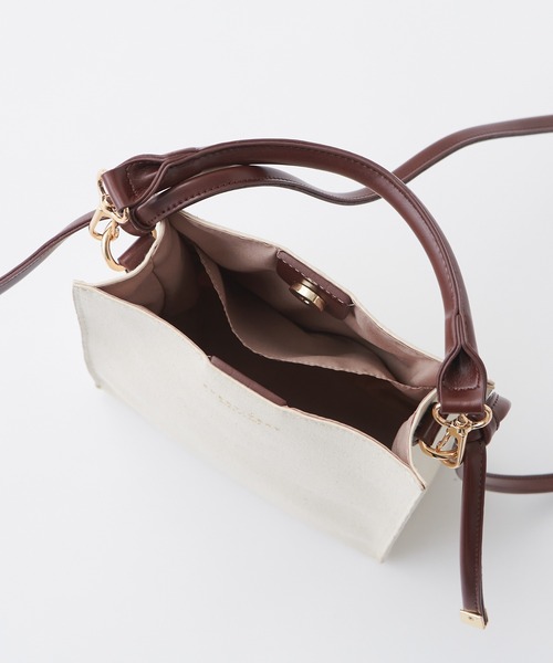 natural couture（ナチュラルクチュール）の「【WEB限定カラー有り】2WAYスクエアショルダー（ショルダーバッグ・レディース・ブラック/ベージュ/ブラウン/オフホワイト/アイボリー・FREE）」の17枚目の写真