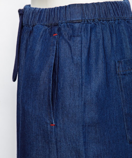 AS KNOW AS de base(アズノゥアズドゥバズ)の「レーヨンデニムサイドボタンパンツ(デニムパンツ・レディース・ブルー/ワンウォッシュ・FREE)」の9枚目の写真