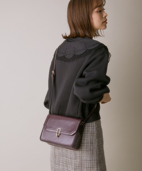 VIS(ビス)の「オーバルバックルミニショルダーバッグ(ショルダーバッグ・レディース・ブラック/ネイビー/ボルドー・FREE)」の4枚目の写真