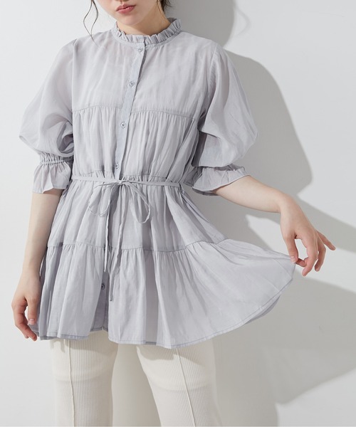 OLIVE des OLIVE（オリーブデオリーブ）の「ティアードチュニックシャツ（シャツ/ブラウス・レディース・ライトグレー/ベージュ/オフホワイト/ピンク・FREE）」の2枚目の写真