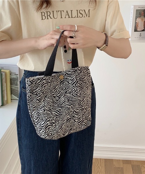 SFW（エスエフダブリュー）の「コーデのポイントになるアニマル・チェック柄「大人の」miniエコバッグ（ショルダーバッグ・レディース・A/B/E/F/G/H/I・FREE）」の3枚目の写真