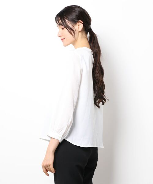 m.f.editorial(エムエフエディトリアル)の「エムエフエディトリアルレディース/m.f.editorial:Women ボウタイ風 クルー 8分袖プルオーバーブラウス(シャツ/ブラウス・レディース・ブラウン/ホワイト・MEDIUM/LARGE)」の3枚目の写真