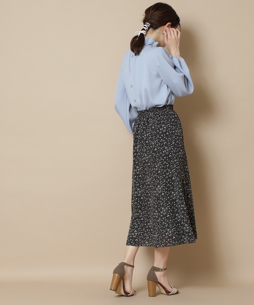 N.（N. Natural Beauty Basic）（エヌエヌナチュラルビューティーベーシック）の「【WEB限定カラー】◆ペーパーバックパフブブラウス（シャツ/ブラウス・レディース・ホワイト/ブラック/ホワイト系その他/ブルー/カーキ/グリーン・MEDIUM）」の10枚目の写真