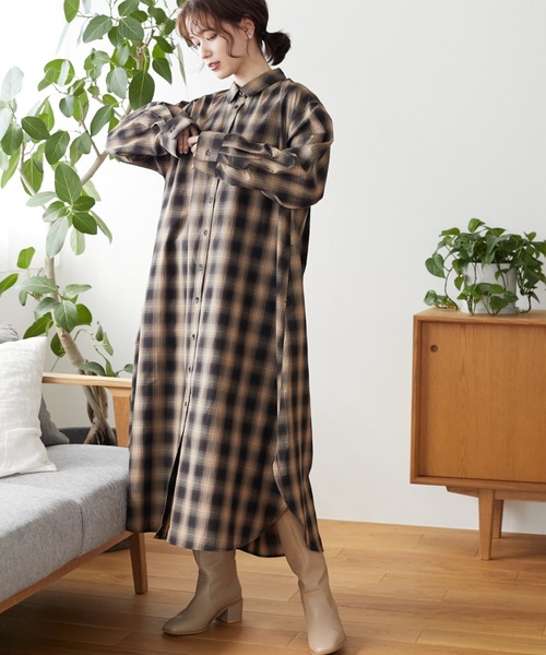 Green　Parks（グリーンパークス）の「マキシ丈ロングボリュームシャツワンピース＊（ワンピース・レディース・ストライプ/チェック/オフホワイト・FREE）」の3枚目の写真