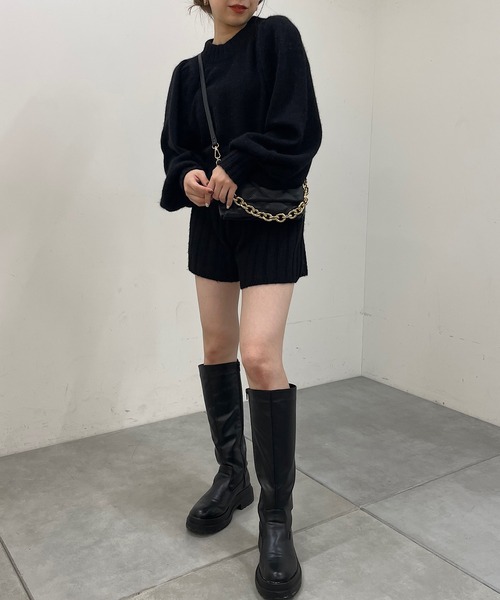 Chico 【新品・タグ付き】裾ロゴパワショルショート丈ニット chico チコ 新品未使用 タグ付き 裾ロゴパワショルショート丈ニット