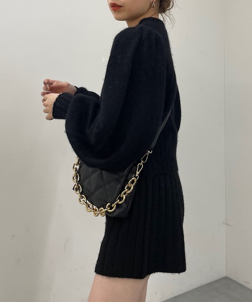 Chico 【新品・タグ付き】裾ロゴパワショルショート丈ニット なんば】chicoで大人気！裾ロゴアイテム特集♡ - Chico(チコ)なんば