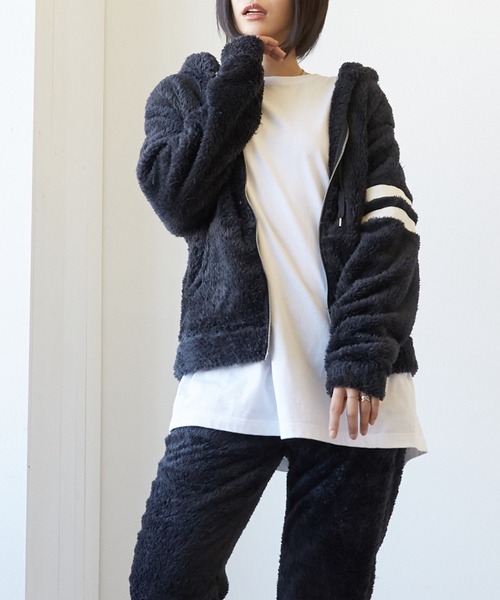 VIBGYOR（ヴィブジョー）の「VIBGYOR Select/ソフトシャギーボアZIPパーカー(BL)（パーカー・レディース・ブラック/ベージュ/ネイビー/チャコールグレー・MEDIUM/LARGE）」の2枚目の写真